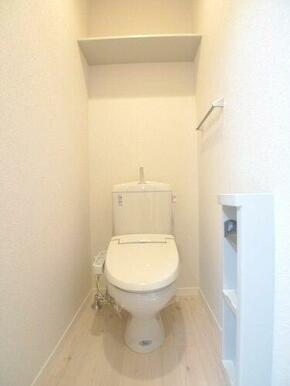 【トイレ】風呂トイレ別☆　あると便利な洗浄機能付便座です♪