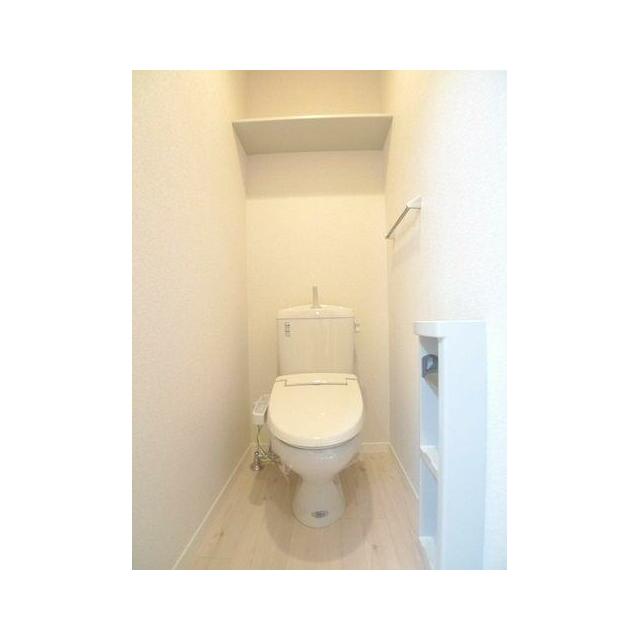 【トイレ】風呂トイレ別☆　あると便利な洗浄機能付便座です♪