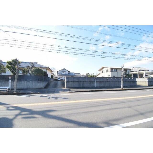 バス停が近くにあります。