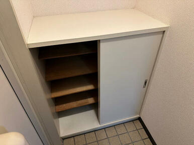 シューズボックス