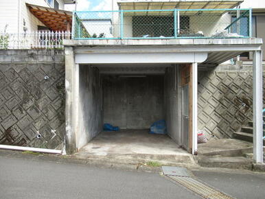 愛車はこちらの居住者専用駐車場に