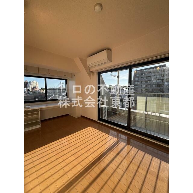 ２面採光なので、明るく風通しのよい過ごしやすいお部屋です♪