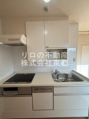 お料理好きにはオススメのグリル付3口システムキッチン設置済♪