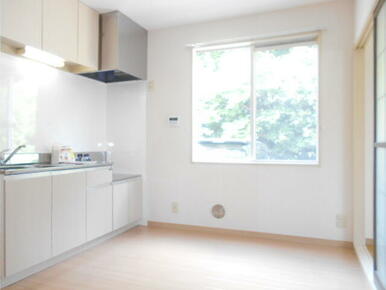 明るく開放的なダイニングキッチン