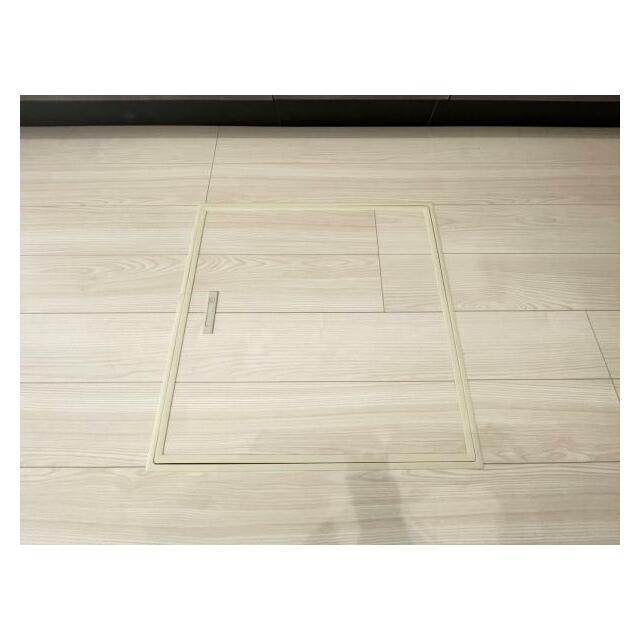 お漬物を漬けたり鍋などの季節物もしまっておける便利な床下収納！