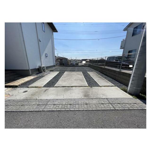 カースペース2台！並列駐車もできます♪