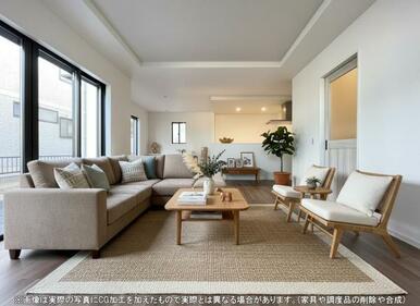 開放感のあるゆとりあるリビング。採光にもこだわった居心地の良い空間です♪