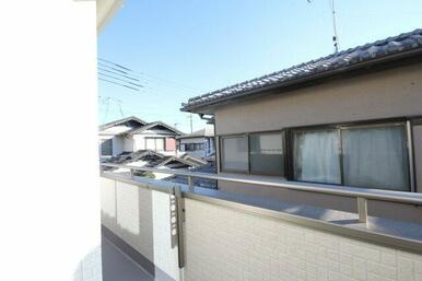 南向きで陽当り良好なバルコニー