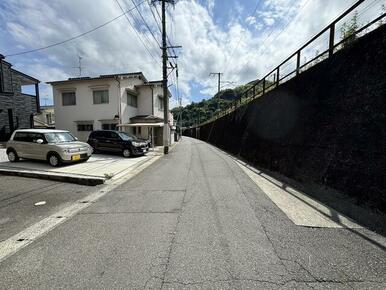 前面道路写真（２０２４年９月撮影）