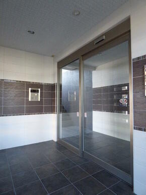 ★エントランスはオートロックです★