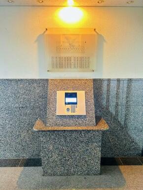 「エントランス」オートロック付きで安全面もバッチリです。