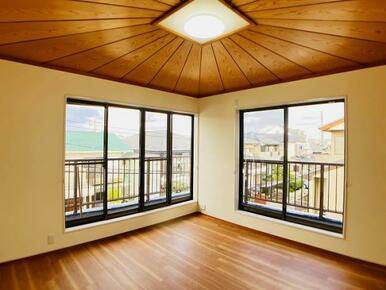 「洋室」2階北側約7帖の洋室の様子です。