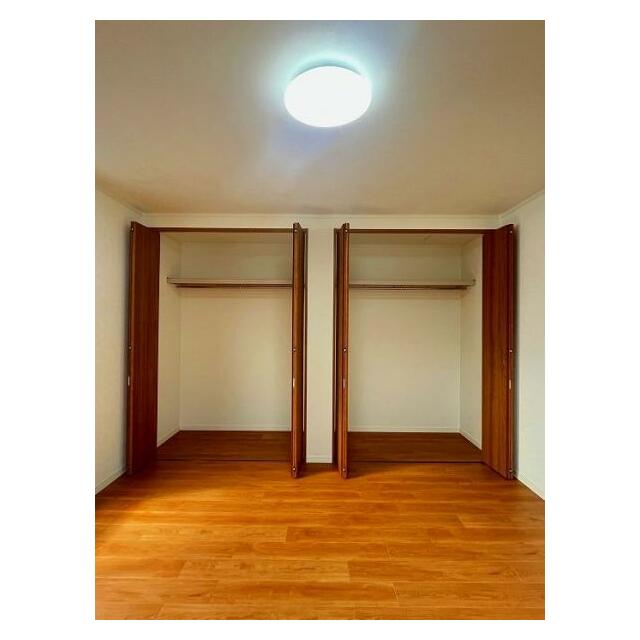 洋室2クローゼット