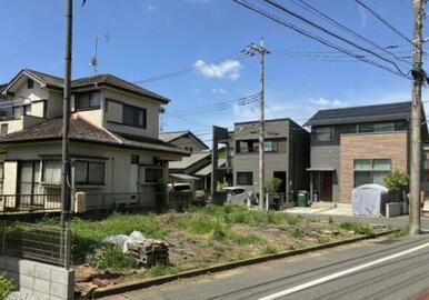 前面道路含む現地写真です