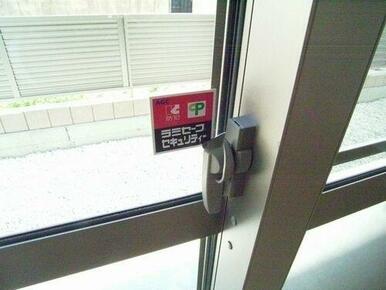 サッシは防犯強化ガラスを使用！