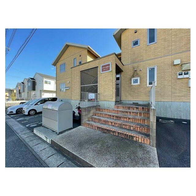 入居者様専用ゴミ置き場・専用アプローチになります。