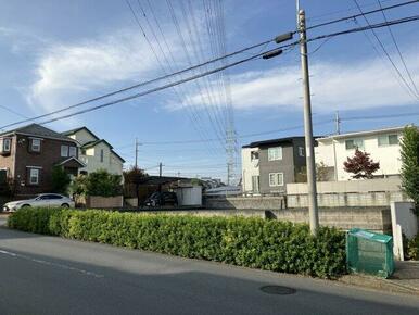 南道路の為、陽当たり良く快適です。