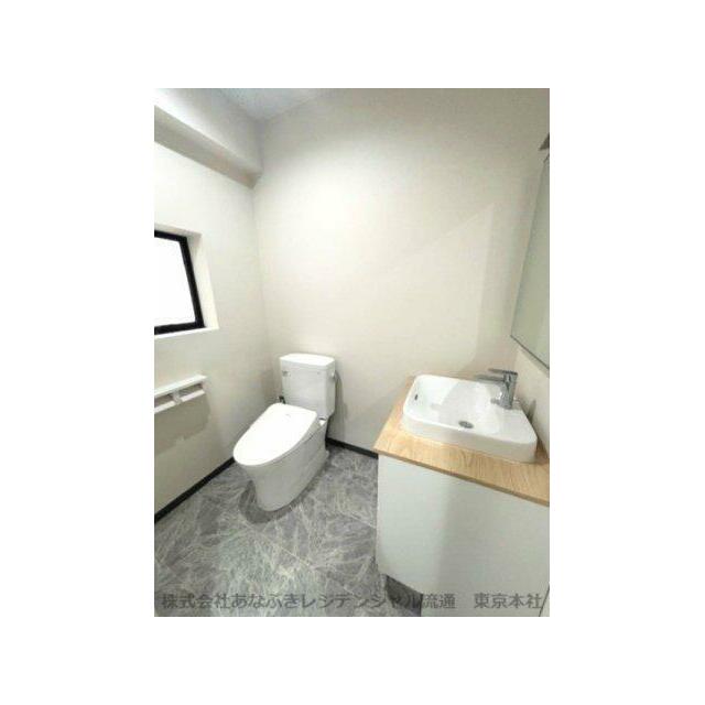 女性トイレは室内に化粧台アリ
