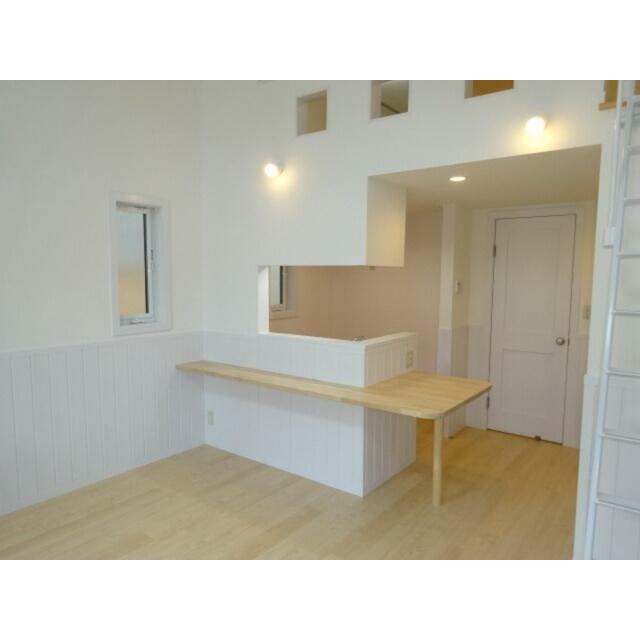 広々10.2帖　角部屋・2面採光で明るいお部屋です♪