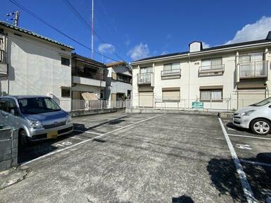 車をお持ちの方に嬉しい駐車場付きの物件です