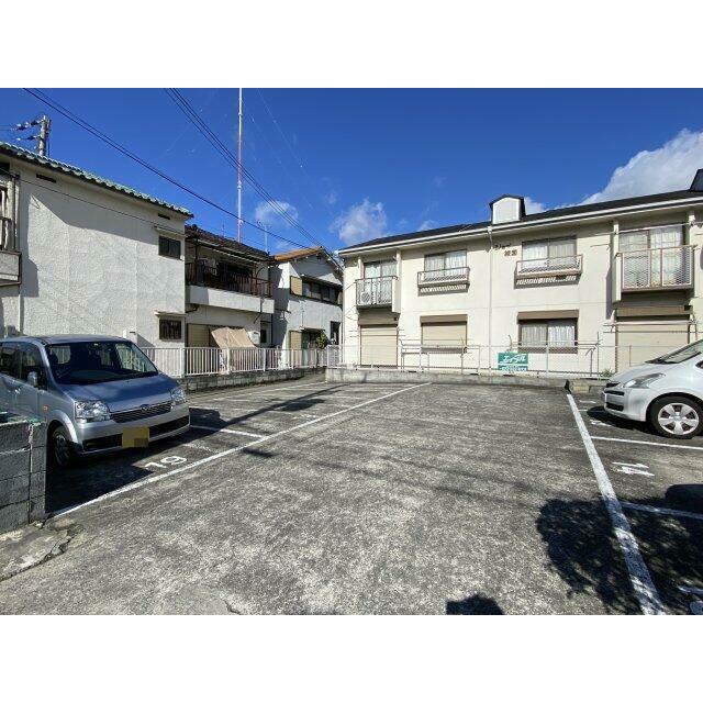 車をお持ちの方に嬉しい駐車場付きの物件です