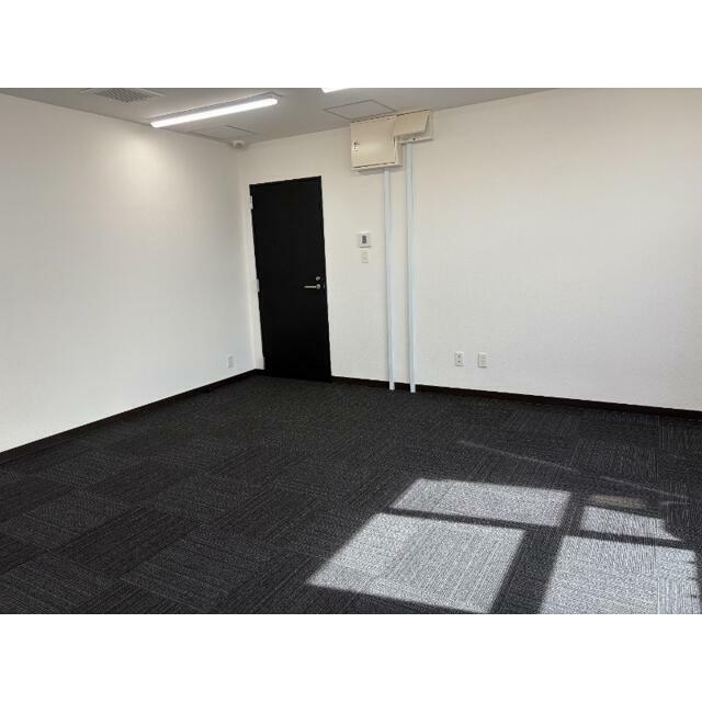 貸室内
