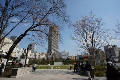 南池袋公園　野外でお昼ご飯も気分転換にお奨めです