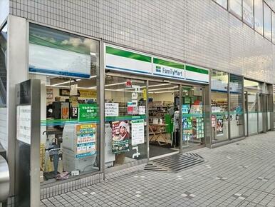 ファミリーマート横浜星川駅前店