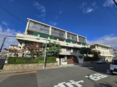 伏見中学校です