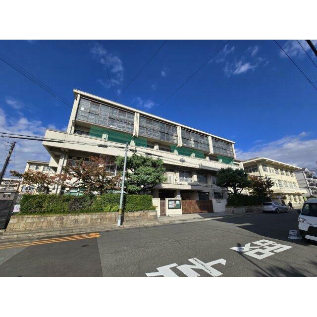 伏見中学校です