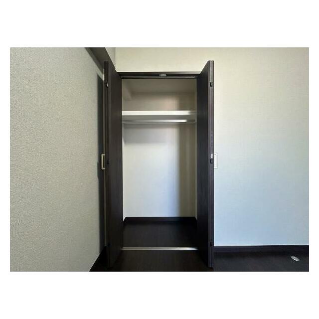 洋室3.7帖　収納