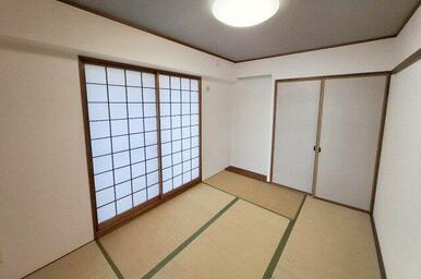 床の間付きの和室は、寝室や客間にぴったり。和室からもバルコニーへ出入りできます。