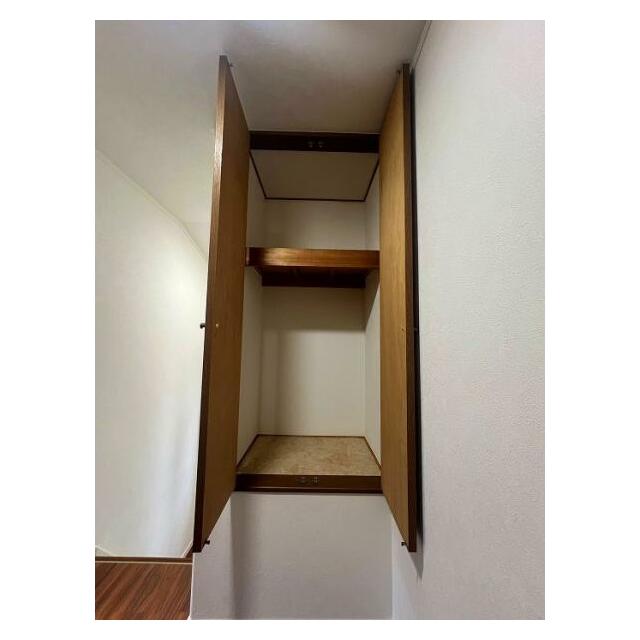 2階廊下収納