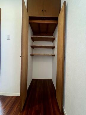 1階廊下収納