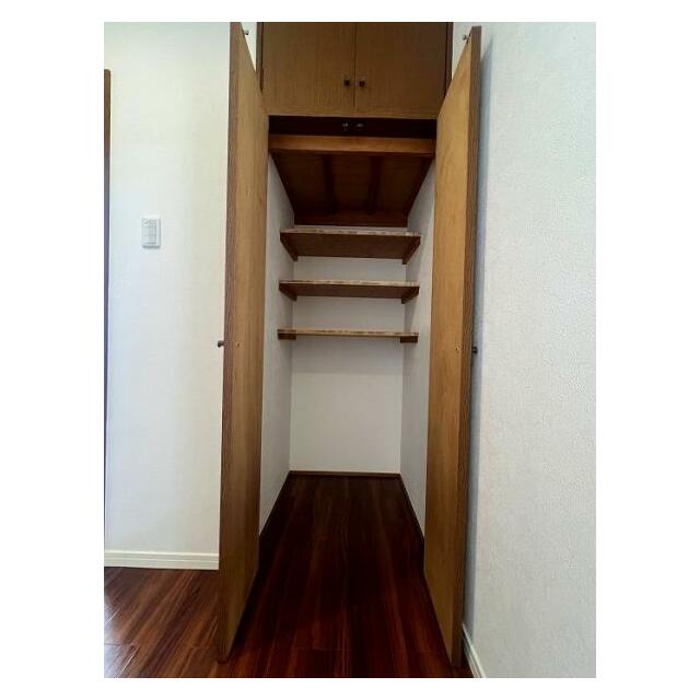 1階廊下収納