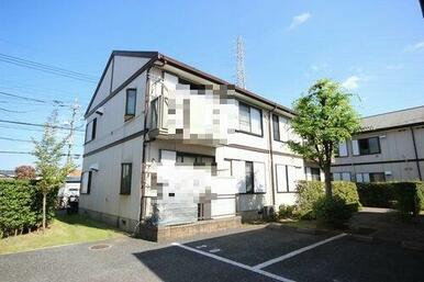 同敷地内に計６棟建ち並ぶタウンの一角。