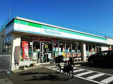 ファミリーマート登戸中央店