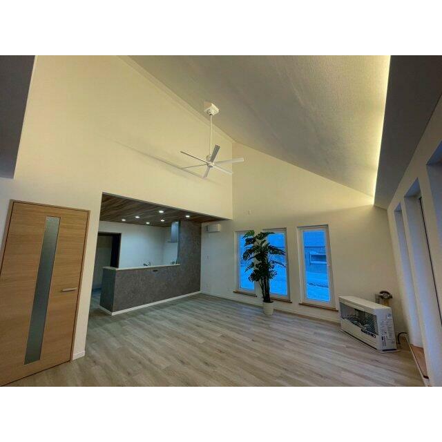 夜は間接照明が明るく照らします。