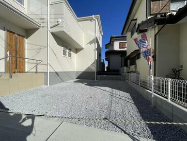 カースペース2台！並列駐車もできます♪