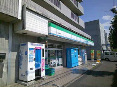 ファミリーマート浦和根岸店