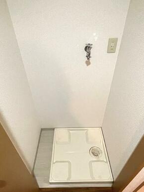 洗濯機置き場は室内にあります。