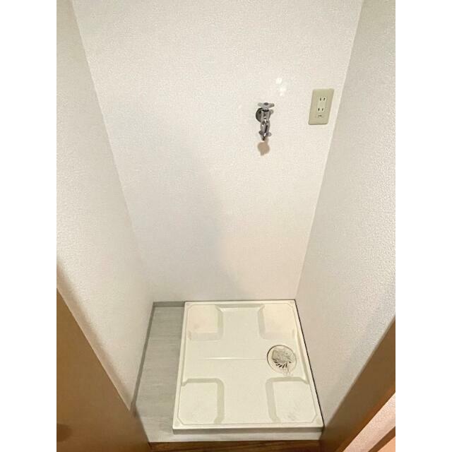 洗濯機置き場は室内にあります。