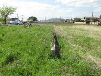 田園風景や山が見えます。のんびりスローライフはいかがでしょうか！