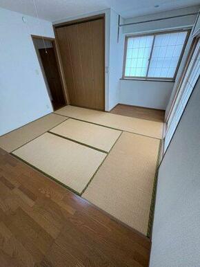 こちらの部屋にバルコニーがあります