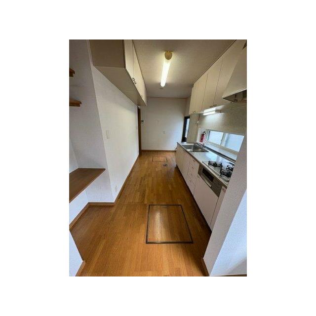 作業スペースの広いキッチンでお料理もラク