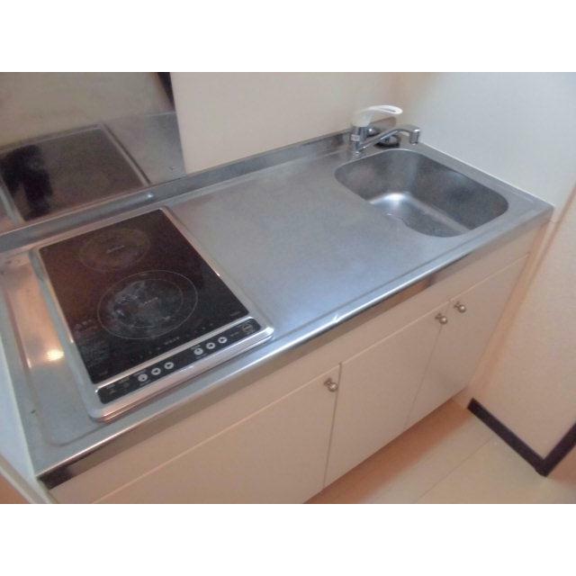 お手入れしやすい電気コンロ付き。