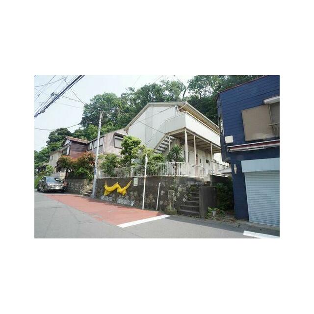 鎌倉市極楽寺１丁目、極楽寺駅から徒歩２分【１００ｍ】になります。