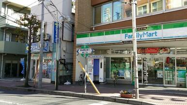 ファミリーマート市川真間店