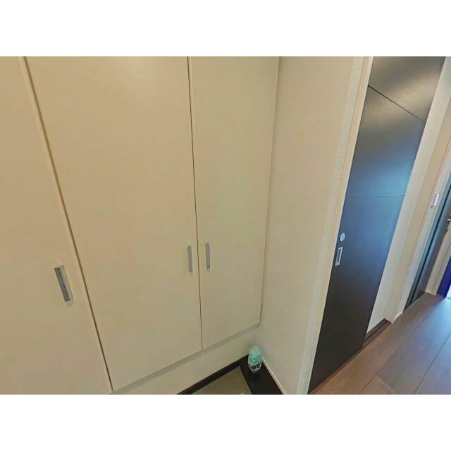 玄関横にはシューズクローゼットがあり、玄関先もスッキリ！