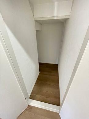 階段下物入